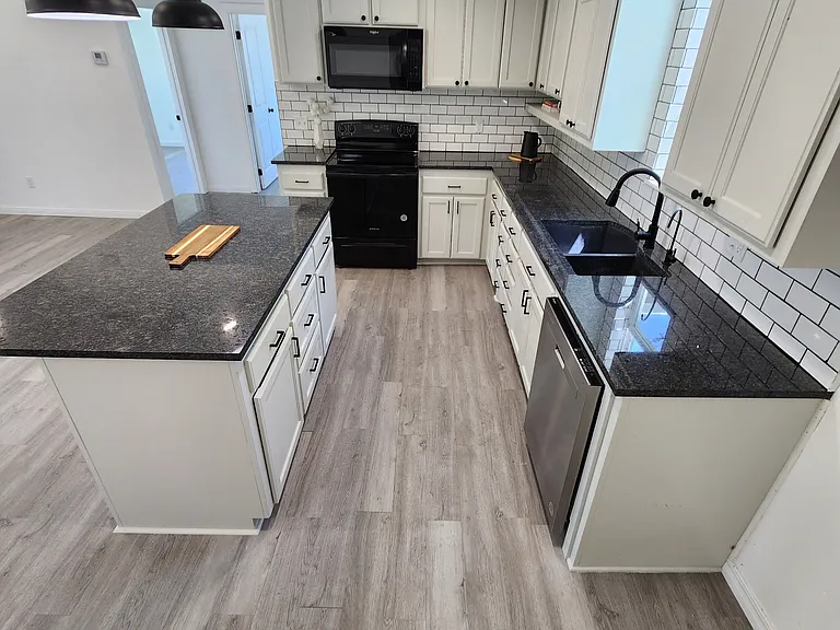 127 E 3rd St — Photo 4