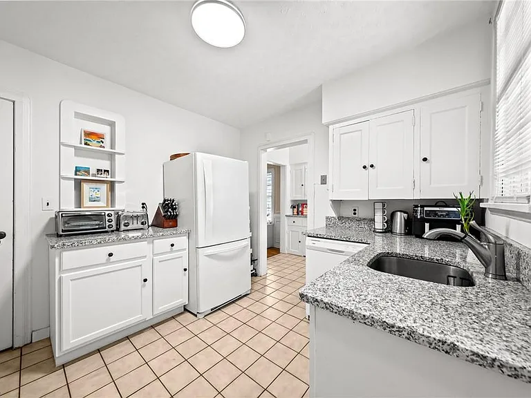 2331 S Overlook Rd N — Photo 18