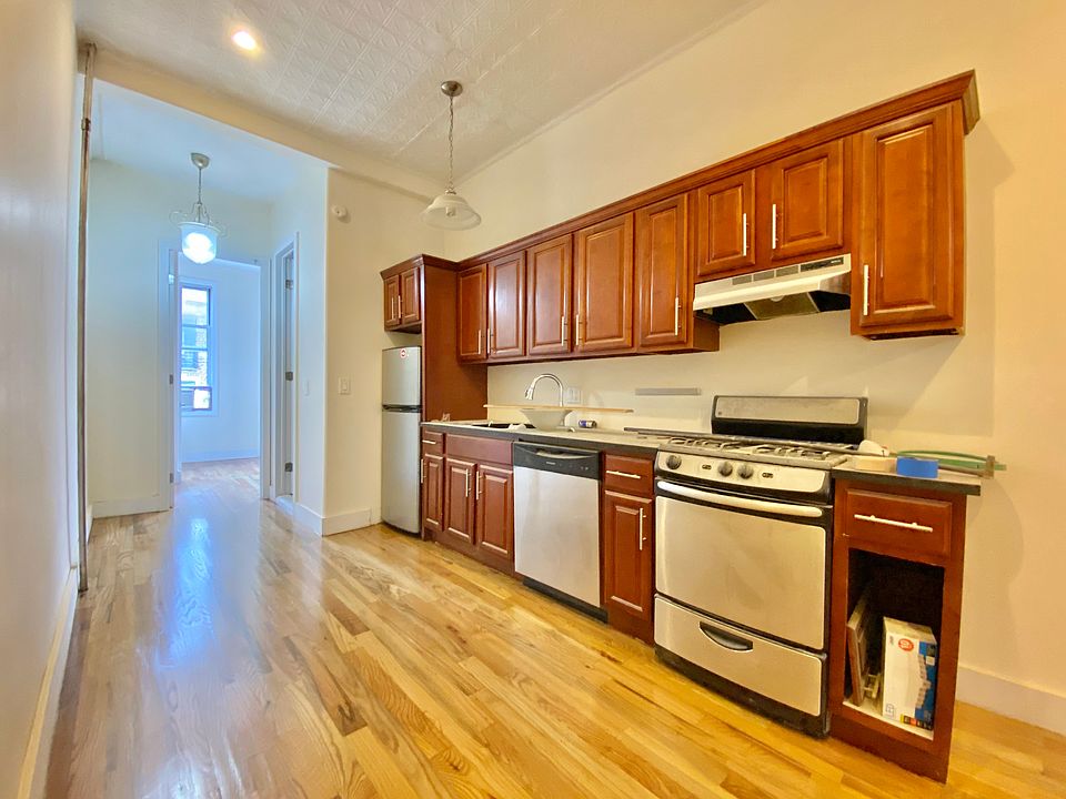 1st image of 776 Hart St #2A
