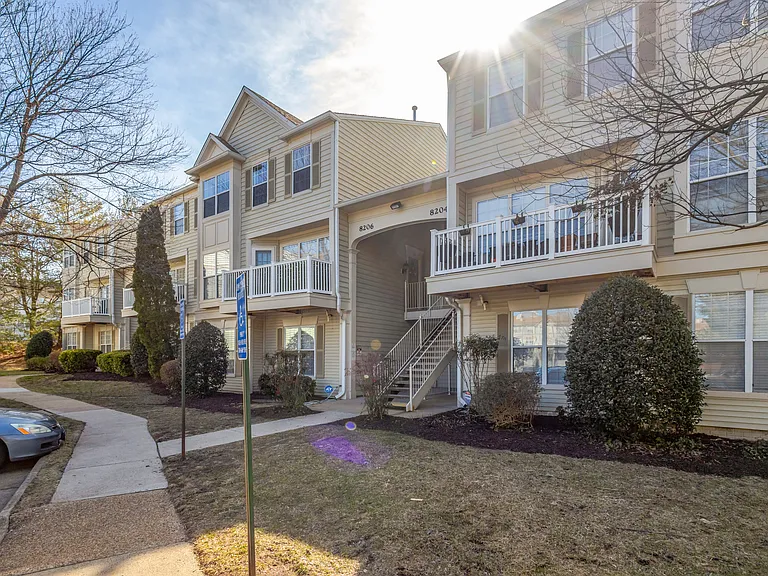8204 Catbird Cir #202 — Photo 23