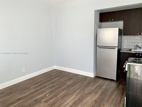 3rd image of 2321 Adams St #19A