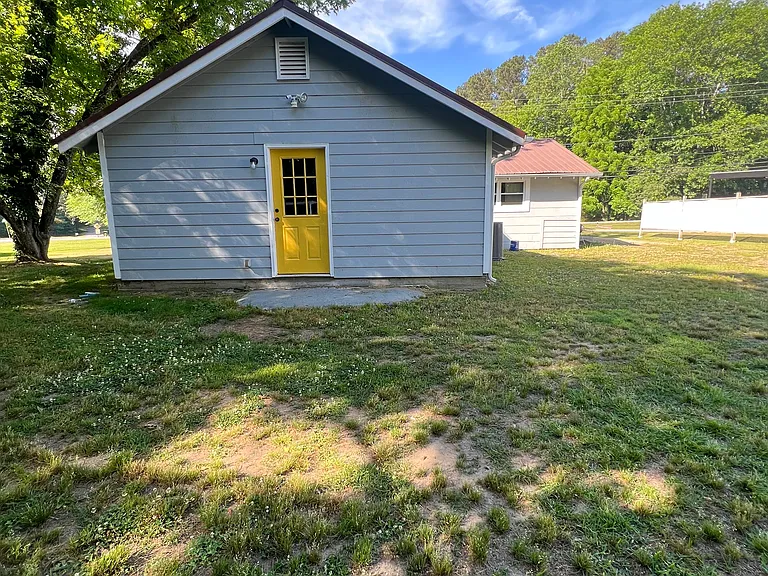 912 W College St — Photo 15