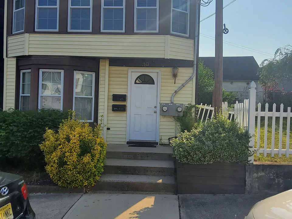 210 S 8th Ave #1A