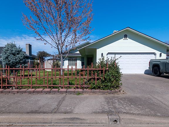 2nd image of 3285 Blackthorn Way
