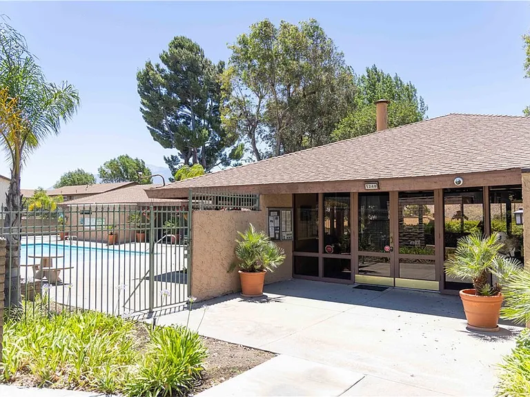1272 Vista Serena Ave — Photo 20