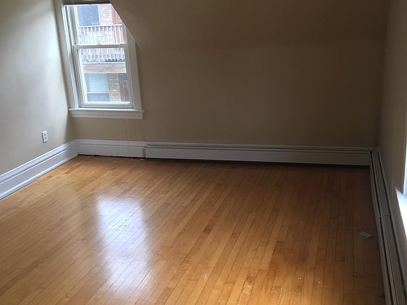 4th image of 417 Circle Ave