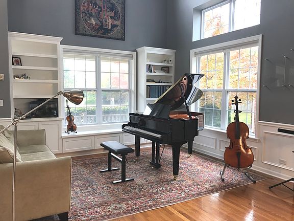 4th image of 148 Indian Meadow Ln