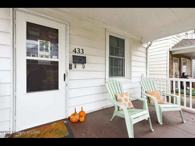 433 Elm Ave — Photo 3