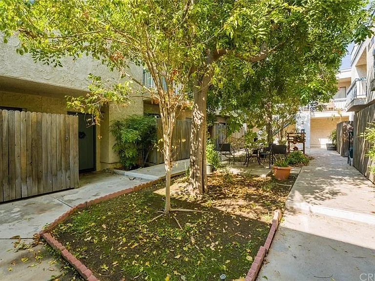 17155 Chatsworth St #7 — Photo 3
