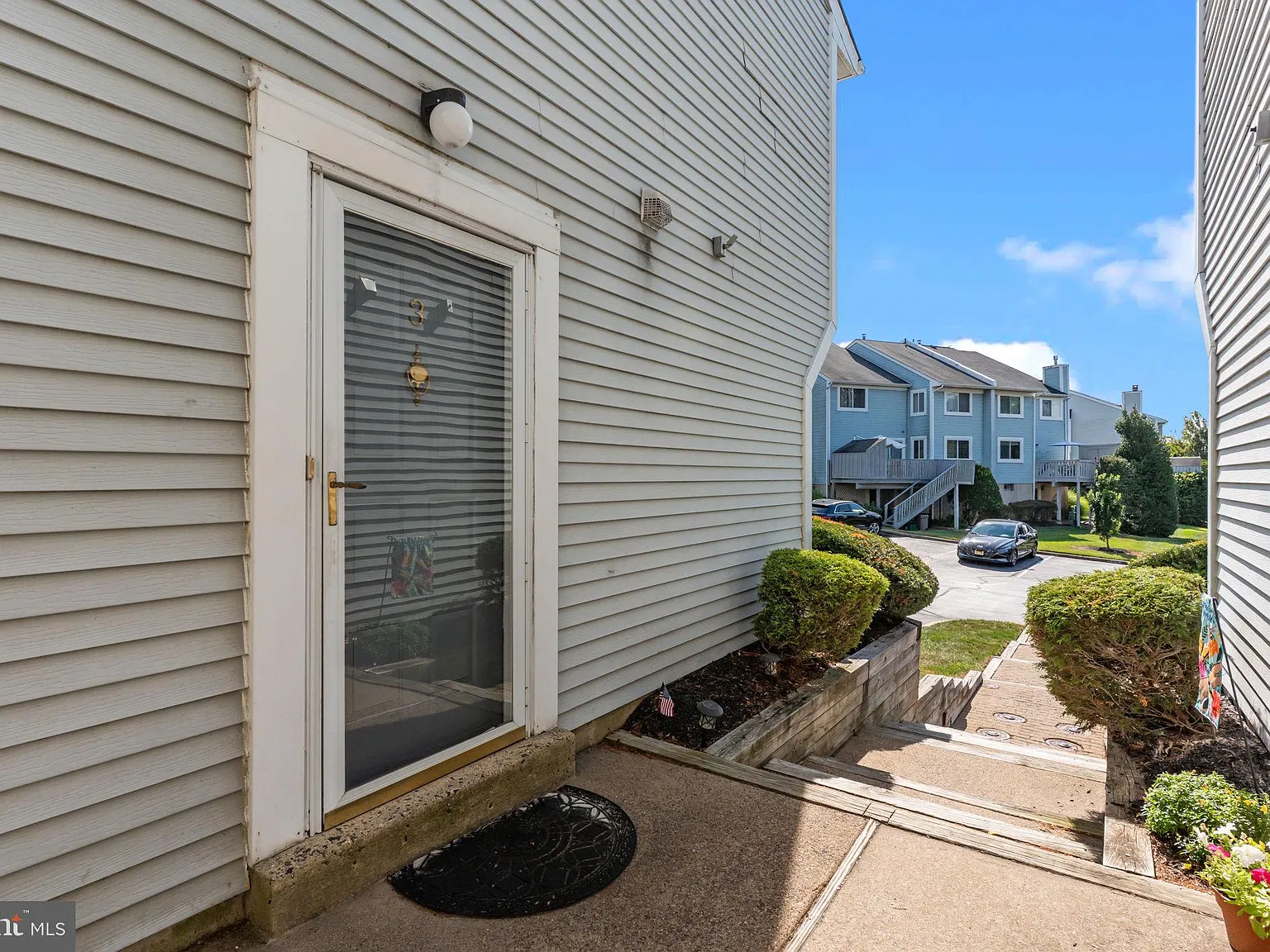 2 bed, 2.0 bath, 1340 sqft, $2,500 — Photo 2