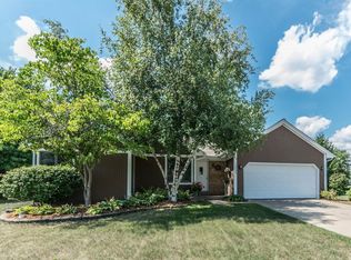 10693 Oxbow Hts, White Lake, MI 48386