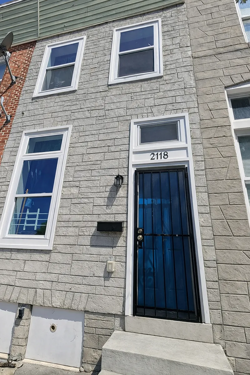 Building Photo - 2118 E Hoffman St