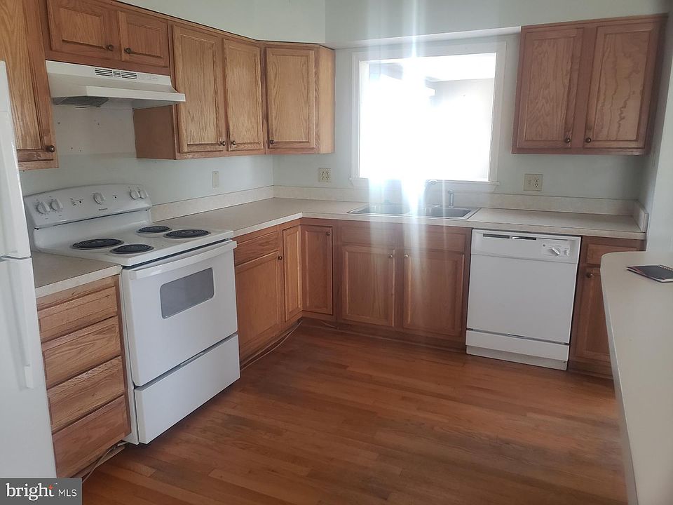 2nd image of 178 Maple Ave
