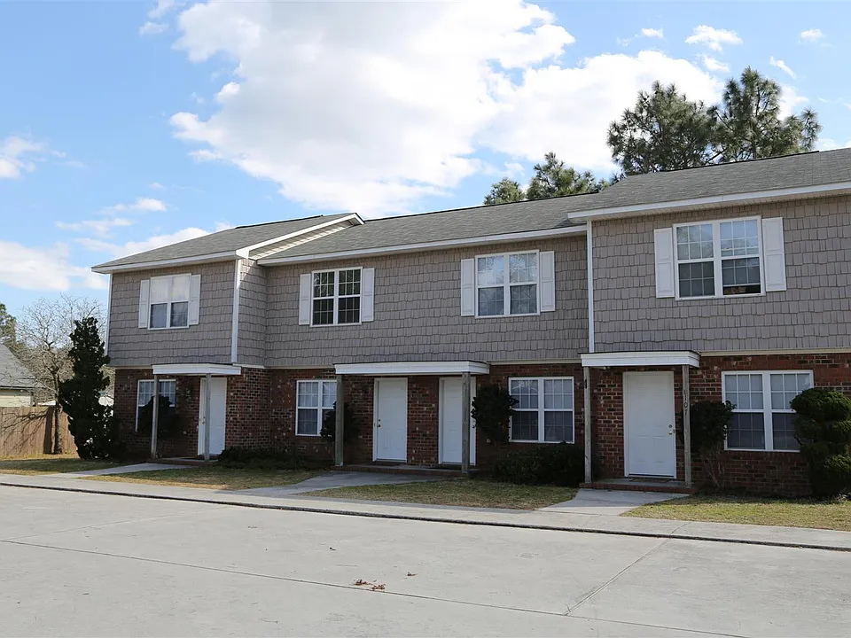 121 W Ivybridge Dr