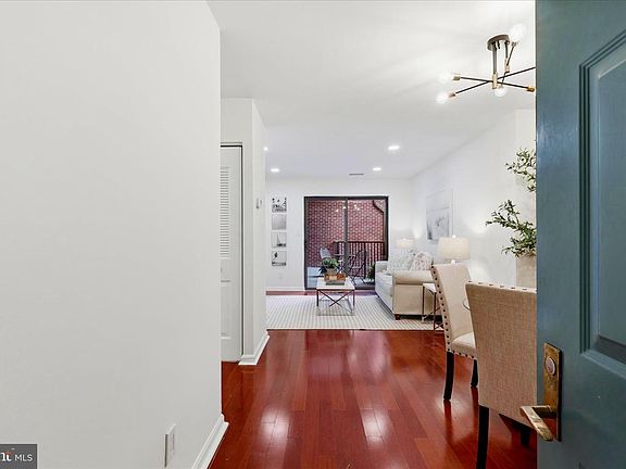 5th image of 1020 N Stafford St APT 405