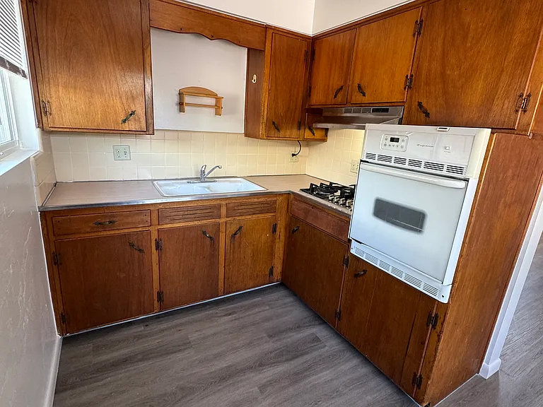 4418 E Lee St — Photo 4