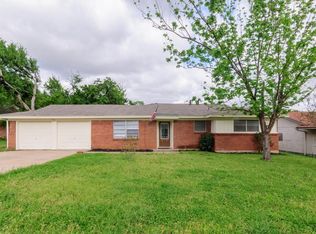 832 McCurry Ave, Bedford, TX 76022