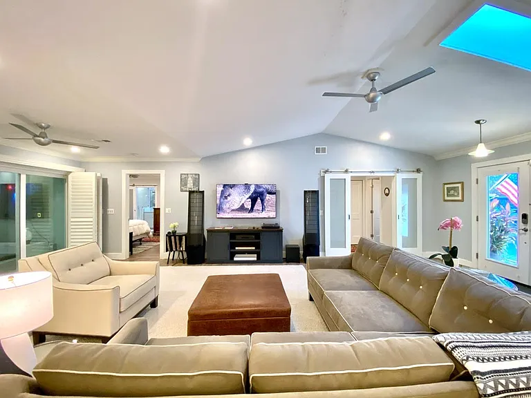 907 Tropic Dr — Photo 8