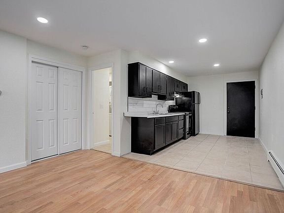 5th image of 5661 W Green Meadows Pl #207
