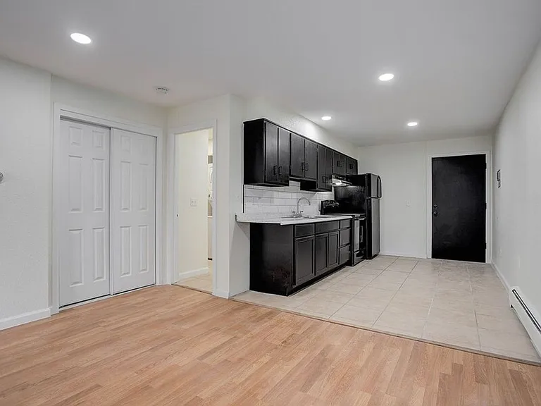 1 and 2 bed Apartments! Many with W/D in unit! Rent Specials! Call Today! Tour Today! — Photo 5