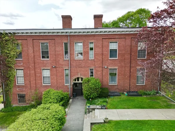 40 School St APT 9, Haverhill, MA 01830