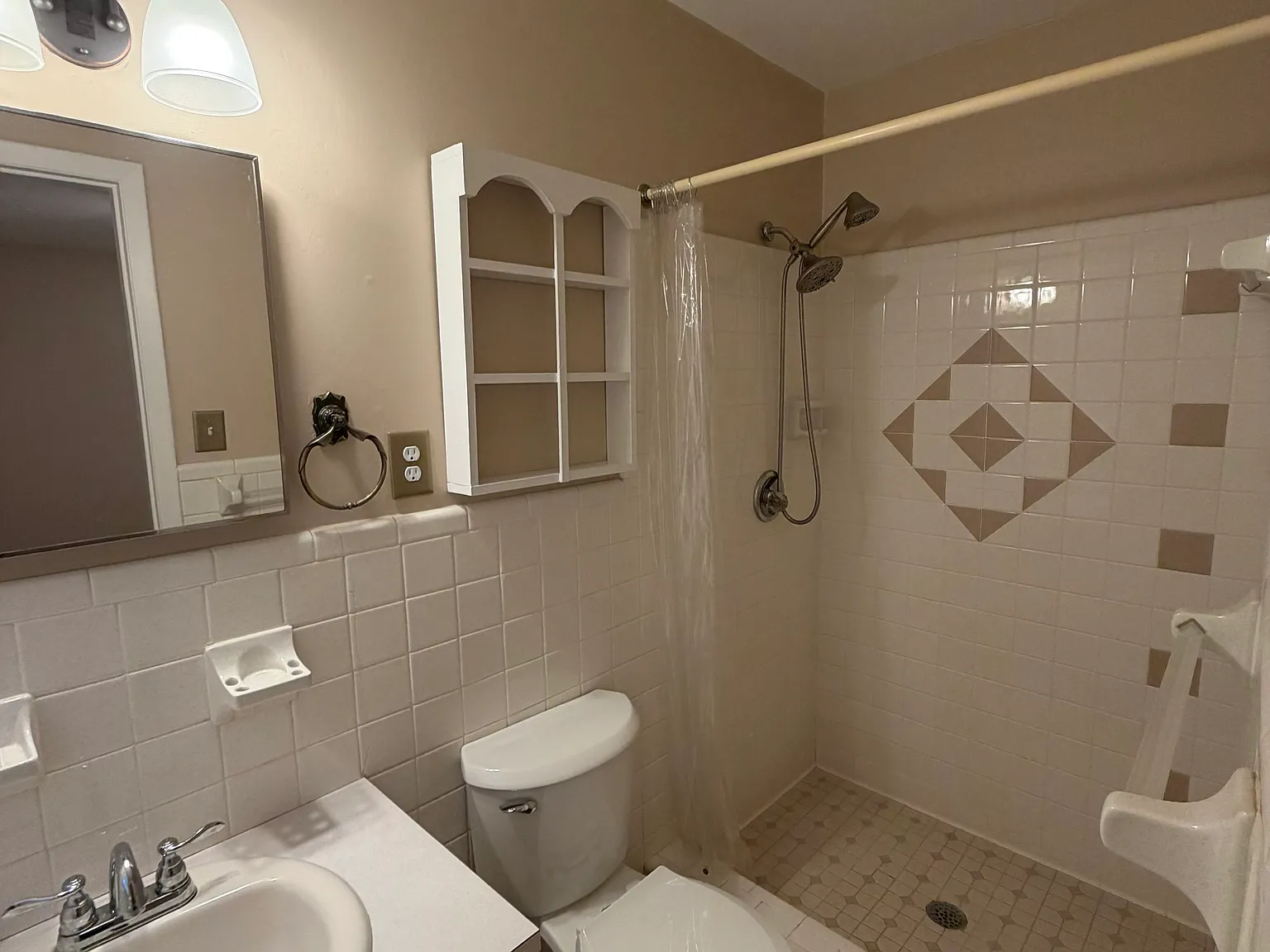 3 bed, 1438 sqft, $1,649 — Photo 3
