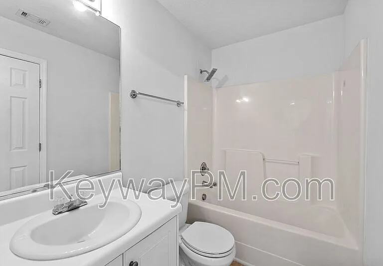 130 Bennington Ln — Photo 12