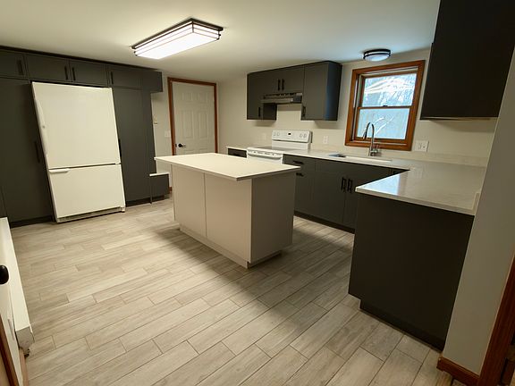3rd image of 111 East Ave APT B
