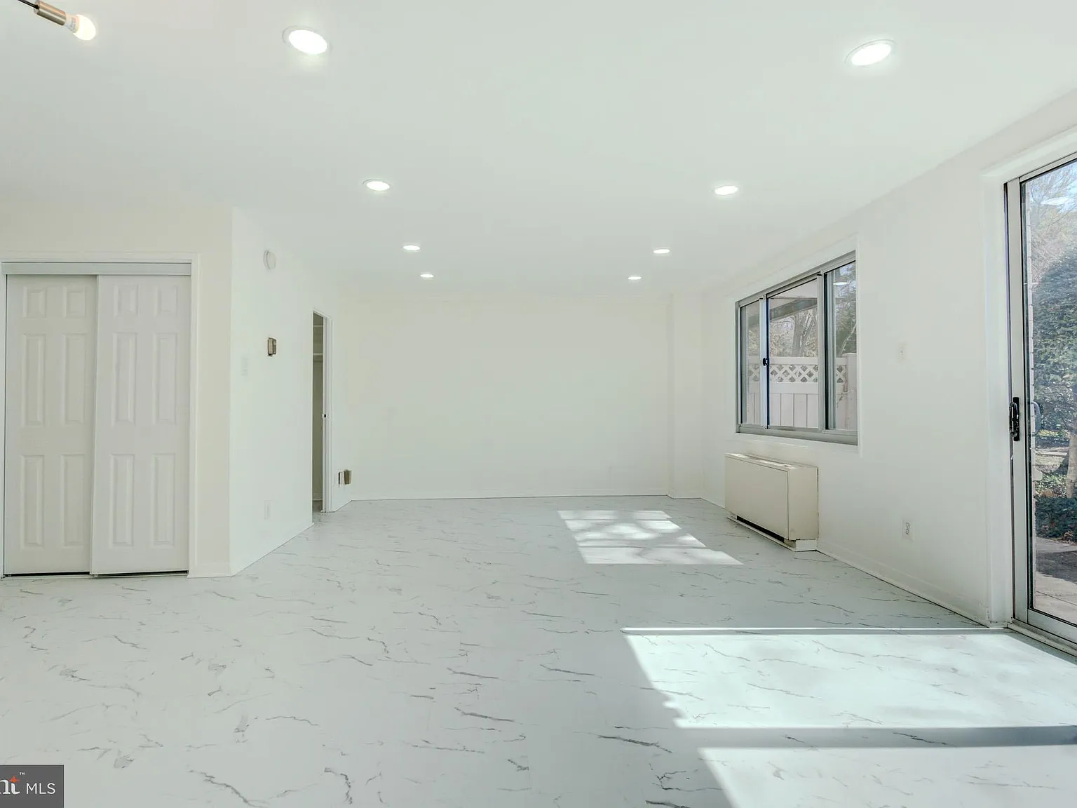 Studio, 577 sqft, $1,600 — Photo 3
