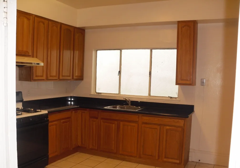 2 bed, 850 sqft, $2,200 — Photo 2
