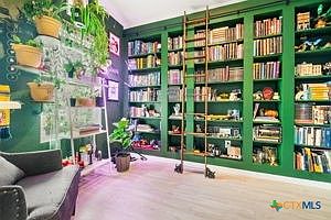 3rd image of 9058 Bowie Rdg