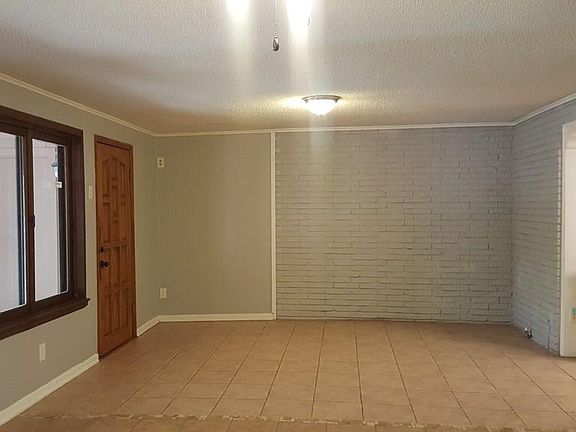 5th image of 335 Staunton St