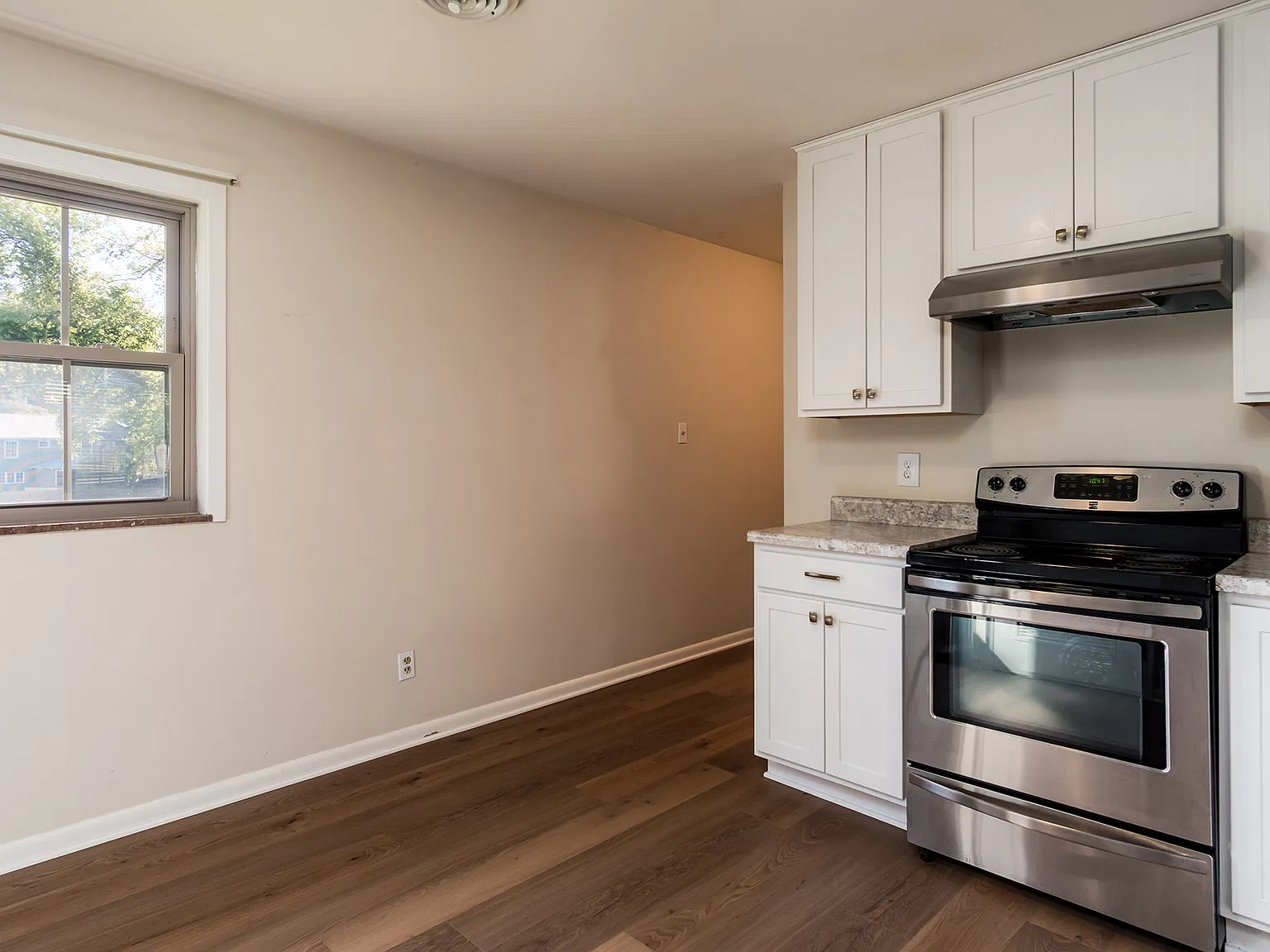2 bed, 1000 sqft, $1,375 — Photo 4