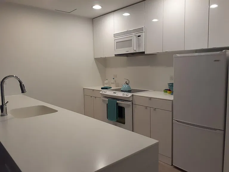 Lofts at 629 Euclid — Photo 3