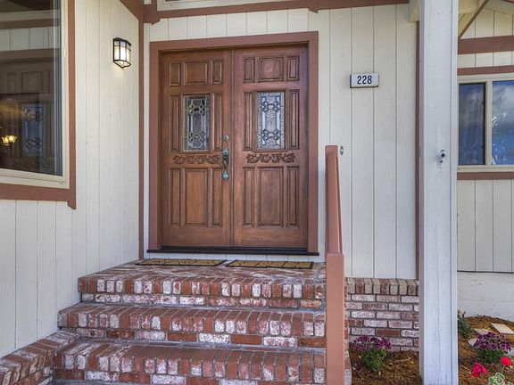 5th image of 228 Correas St