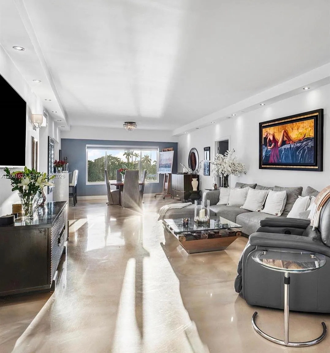 Four Seasons Condo — Photo 3