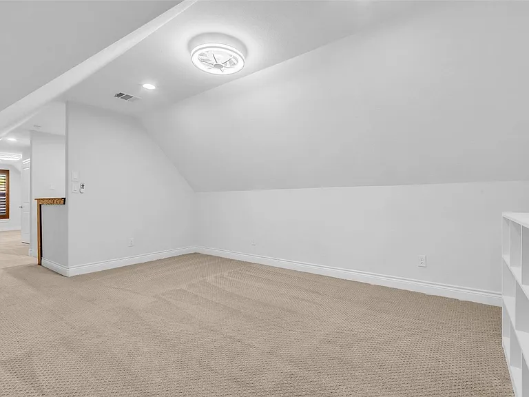 17 Bellingham Ct — Photo 34