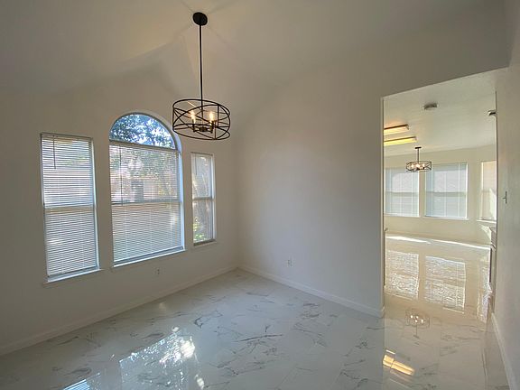 5th image of 1717 Pecan View Dr