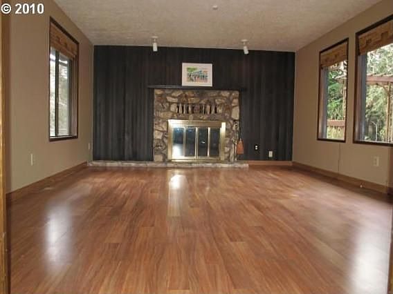 2nd Living Room w/ fireplace