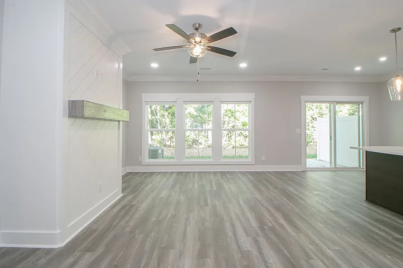 3 bed, 2.5 bath, 1678 sqft, $1,930 — Photo 2