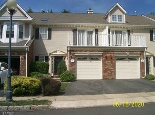 124 Topaz Dr, Franklin Park, NJ 08823