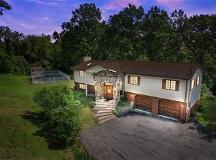 19 Dogwood Ln, Marlboro, NY 12542