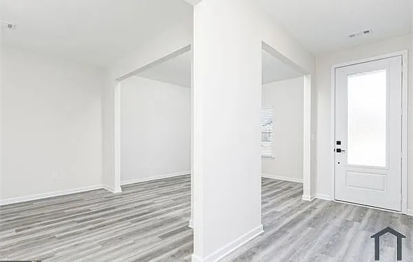 4 bed, 2300 sqft, $3,400 — Photo 2