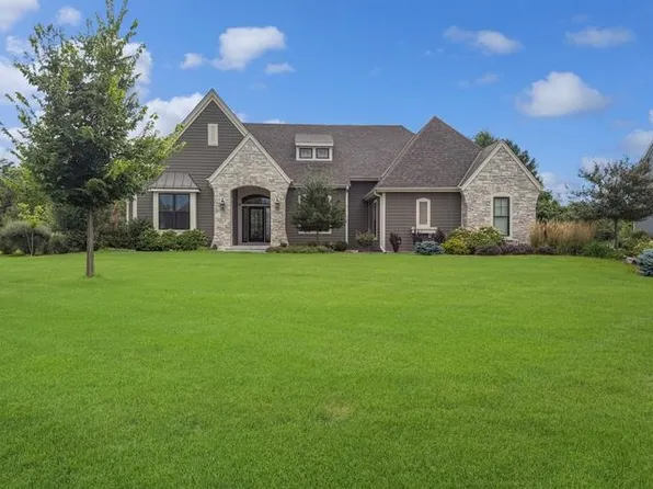N18W24703 Still River Dr, Pewaukee, WI 53072