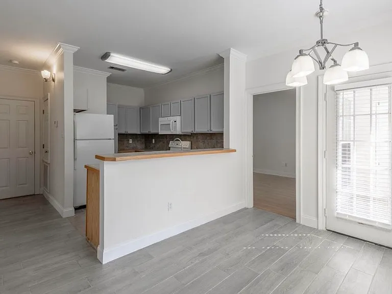 4625 Burbank Dr #206 — Photo 4