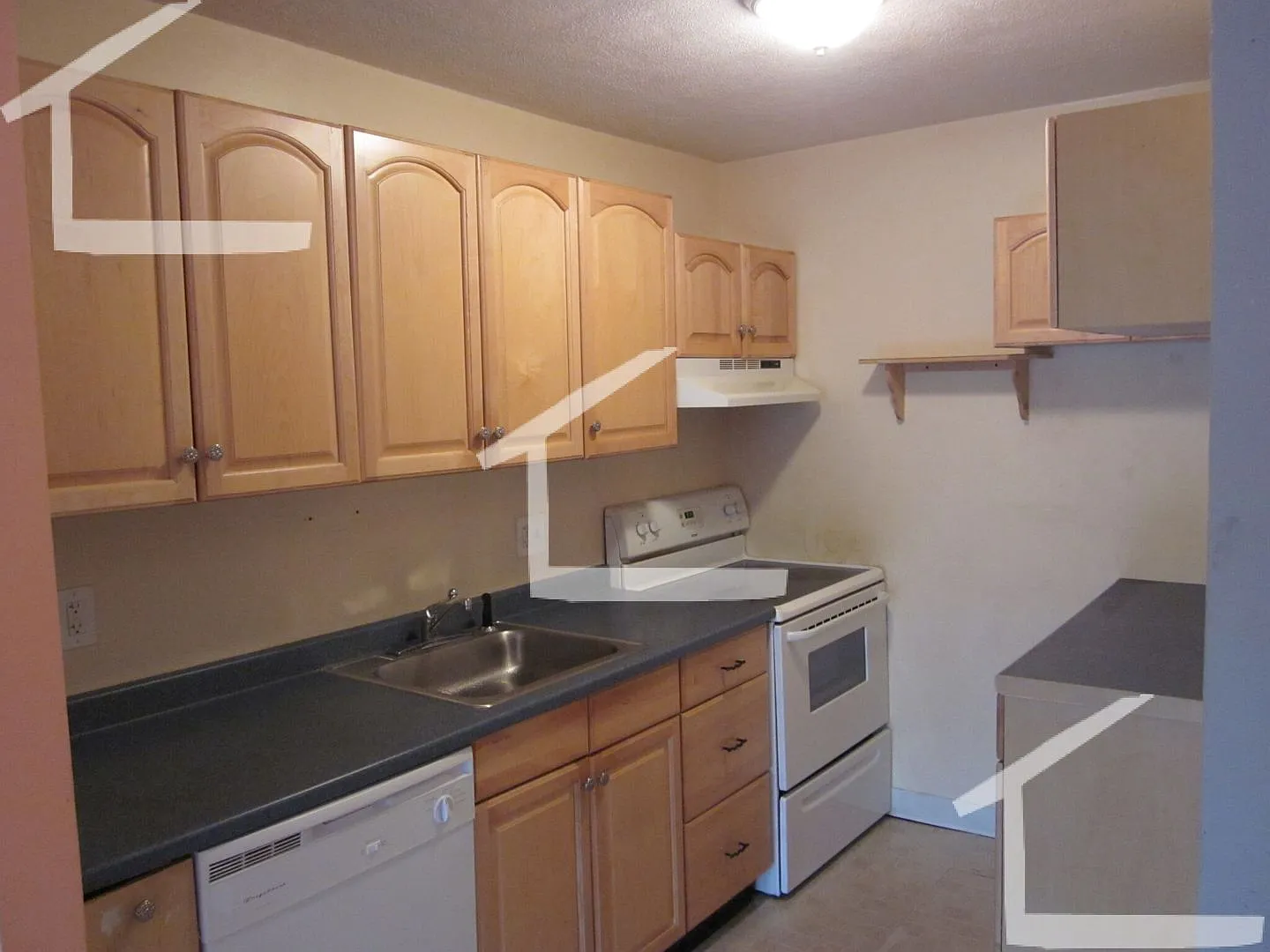 Nice 2 bed in Allston — Photo 4