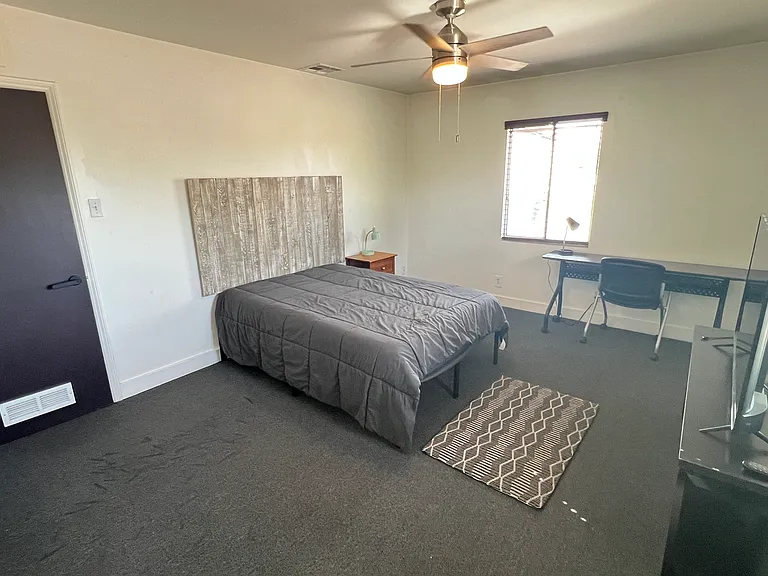 4213 N Westview Dr — Photo 2