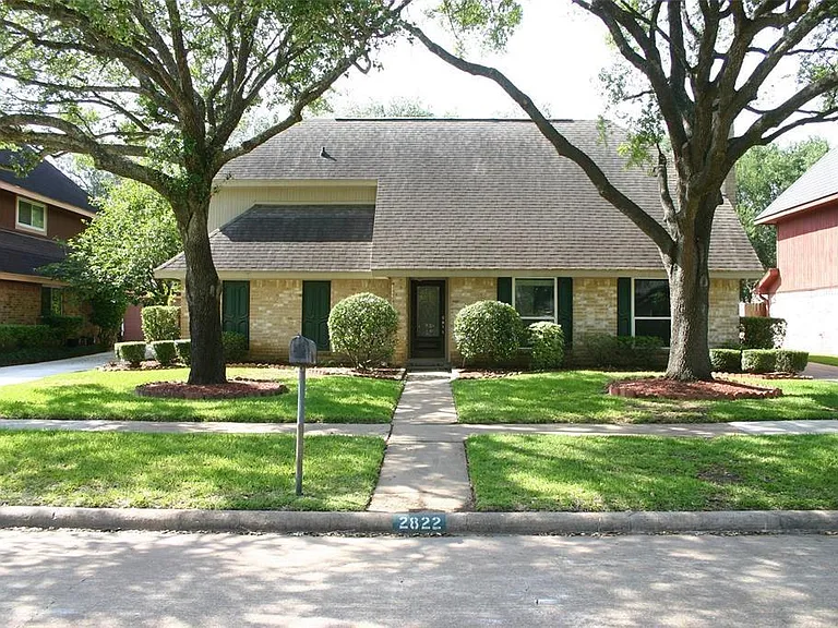 2822 River Birch Dr — Photo 1