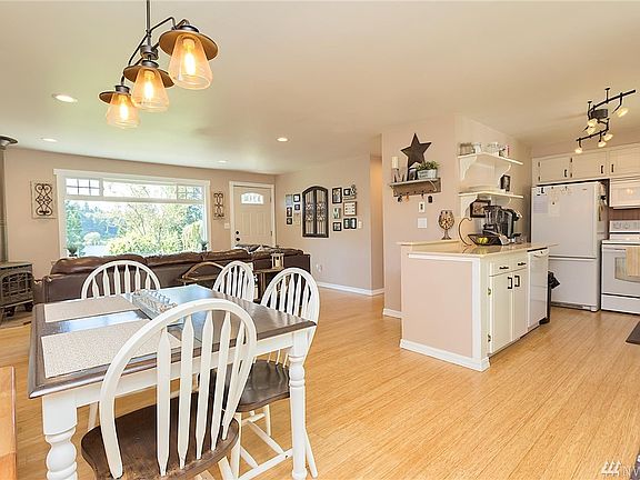 4th image of 17605 65th Dr NW