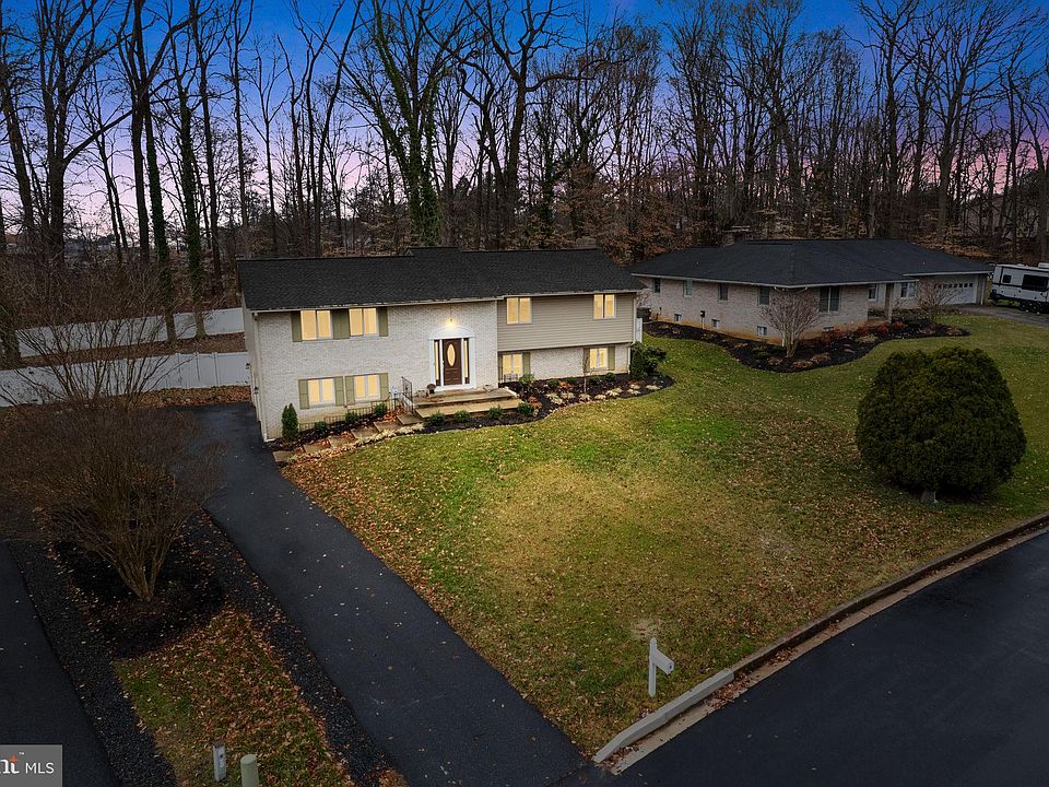 1st image of 8 Crestmont Dr